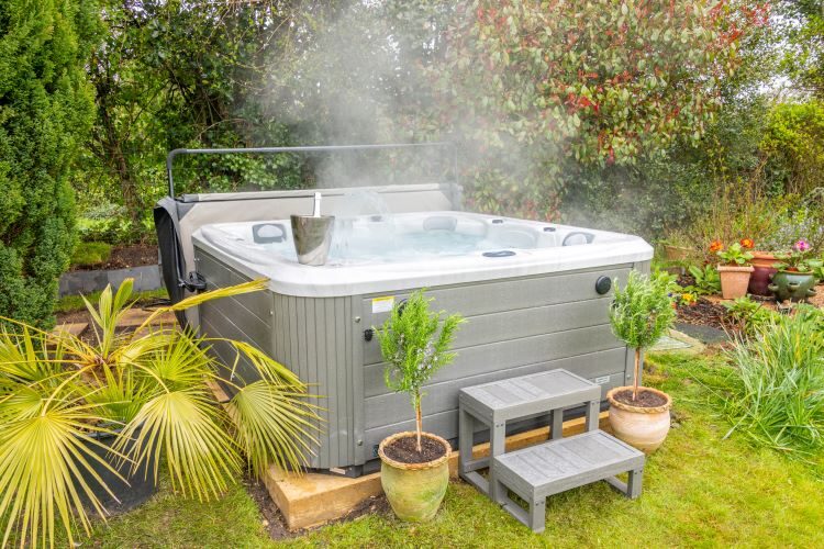 Hot tub at Hollybank Hollybank Cottage from New Forest Cottages - hot tub