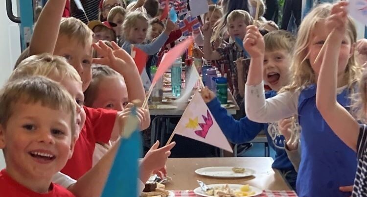 Children celebrating Platinum Jubilee